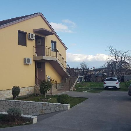 Hostel Vera - Airport Podgorica Mitrovici  Exterior foto