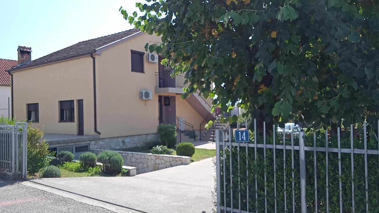 Hostel Vera - Airport Podgorica Mitrovici  Exterior foto