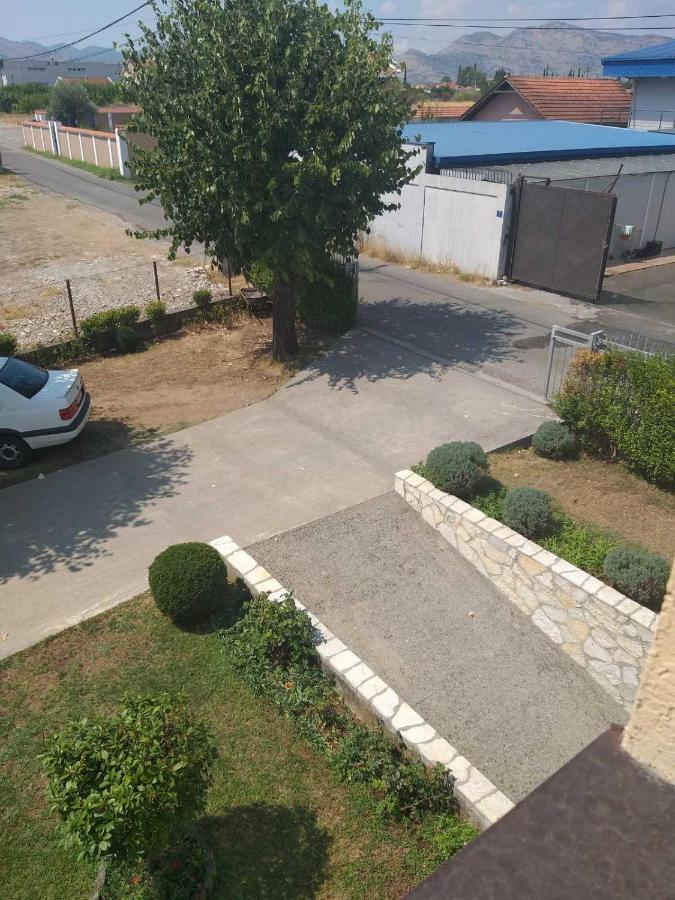 Hostel Vera - Airport Podgorica Mitrovici  Exterior foto